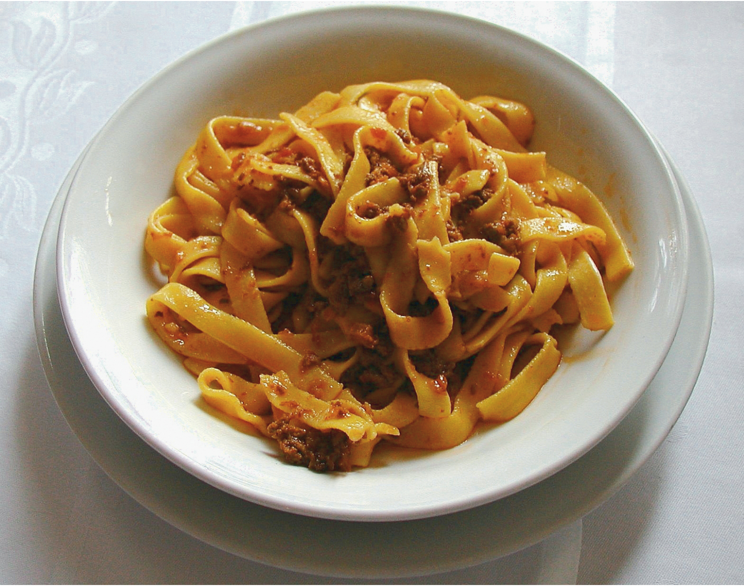 Wikipedia's Bolognese sauce article showing a photo of tagliatelle al ragu, the dish's traditional pasta pairing in Bologna