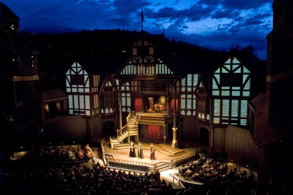 The outdoor Allen Elizabethan Theatre in Ashland, Oregon, home of the Oregon Shakespeare Festival